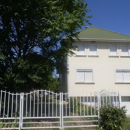 Aquaparti Apartmanok Hajdúszoboszló المظهر الخارجي الصورة